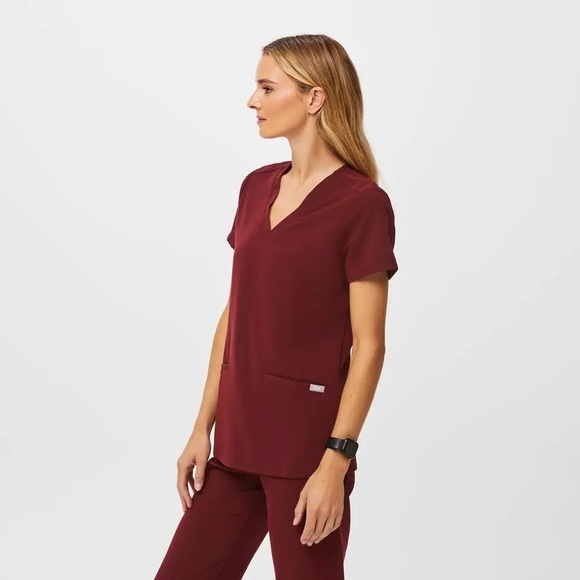 Figs Casma Three-Pocket Scrub Top- Burgundy - Picture 2 of 8
